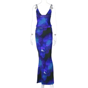 Set a due pezzi con stampa floreale blu-viola, top a V e gonna lunga a sirena aderente