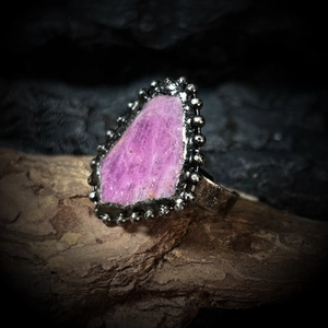 Anello Regolabile Pietra Preziosa Rosa Naturale Lega Nera Vintage Bordo Perlato Geometrico Irregolare Boemo Retrò Gotico Donne