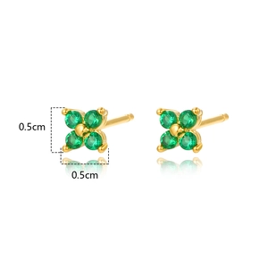 Golden clover stud earrings with 0.5cm green gemstones and sparkling center beads
