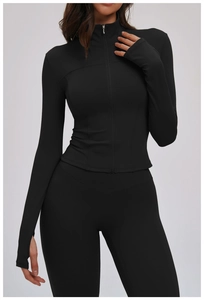 Eng anliegende schwarze Yoga-Jacke mit Stehkragen, Reißverschluss und Daumenlöchern