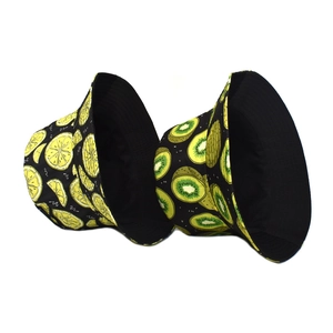 Bobs en coton noir avec imprimés citron et kiwi pour la protection solaire extérieure