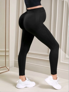 Seamless high waisted maternity leggings for tummy support and butt lifting in black color