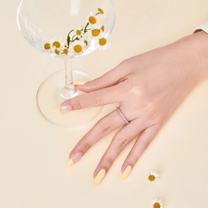Detail of S925 sterling silver ring featuring pink cubic zirconia stones on a model hand