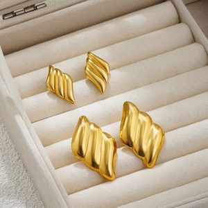 Stainless Steel 18K Gold Plated Wave Ripple Stud Earrings Siren Wing Shape Ribbed Metal Earrings For Women Fashion Jewelry