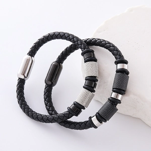 Bracelet tressé en cuir pour homme avec fermoir magnétique en acier inoxydable poli