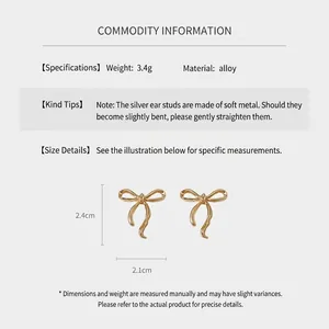 Détail des boucles d'oreilles nœud argenté avec affichage des dimensions et mesures