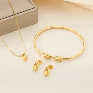 Parure de bijoux minimaliste plaquée or 18K avec collier, boucles d'oreilles et bracelet
