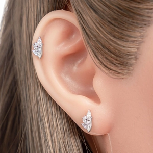 Silver flower zircon cartilage stud earrings made of titanium steel for women