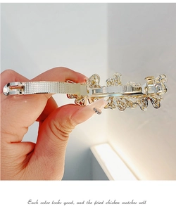 Close-up of the durable silver metal spring clip and back structure of the butterfly hairpin