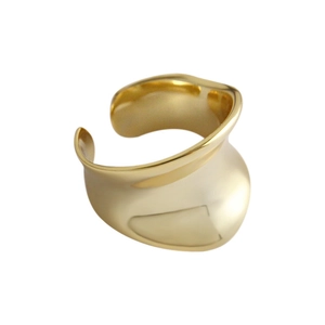 Polierter goldener unregelmäßiger Wellenring mit skulpturalem geometrischem Design