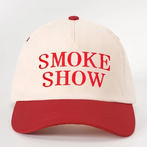 Casquette de baseball vintage avec broderie SMOKE SHOW et visière rouge contrastée