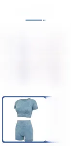 Gros plan sur la texture denim délavé et l'ensemble de yoga avec short taille haute