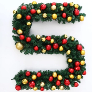 Détail de guirlande de Noël 2,7m avec boules rouges et dorées en forme de S