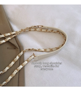 Detail of white leather and gold metal chain strap for women elegant crossbody bag