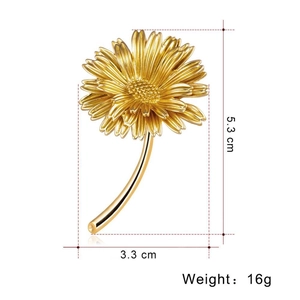 Elegant gold daisy flower brooch for women with 5.3cm height and detailed metal texture