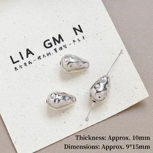 Dettaglio delle perline in resina stile metallo liquido argento 9x15mm per gioielli fai-da-te