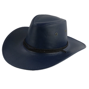 Chapeau de cowboy western en cuir bleu foncé avec corde tressée et œillets sur fond blanc