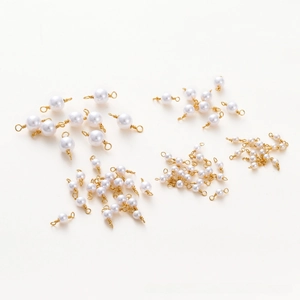 Detail of DIY pearl pendants in various sizes with 18K gold plated wire for jewelry making
