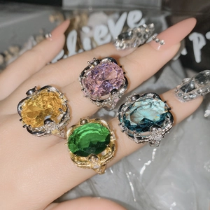 Vintage Luxury Exaggerated Gemstone Ring For Women Copper Plated Gold Rhinestone Butterfly Flower Finger Ring Jewelry Gift
