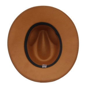 Vue de dessus d'un chapeau fedora en laine marron avec bandeau de sudation noir interne