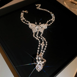 Exquisite butterfly hand chain bracelet with integrated ring and sparkling rhinestones