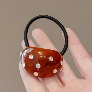 Élastique à cheveux ovale en résine avec cristaux clairs et corde élastique en main