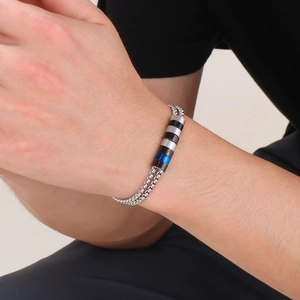 Detail of men's double-layer square chain bracelet with silver, black and blue beads