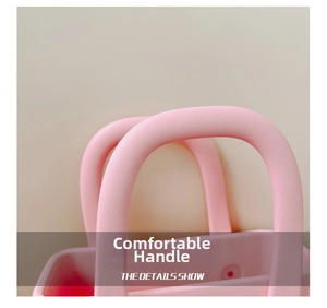 Detailansicht der rosa EVA Strandtasche mit rutschfestem Griff und matter Oberflächenstruktur
