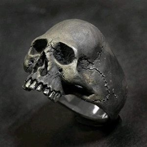 Gothic skull ring for men with vintage silver finish and detailed punk rock engraving
