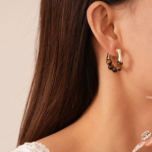 Boucles d'oreilles Maillard avec perles œil de tigre synthétiques et anneaux dorés