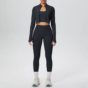 Set yoga nero da 3 pezzi con giacca corta a zip, reggiseno sportivo e leggings fitness a vita alta