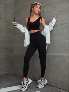 Ensemble de yoga noir sans couture avec soutien-gorge de sport col V et legging taille haute