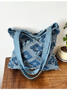 Retro denim tote bag with star pattern and frayed edges for casual daily use