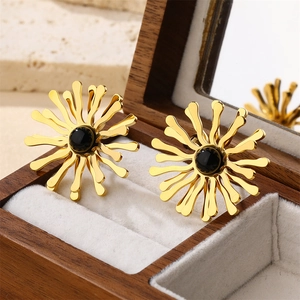 Boucles D'oreilles Puces En Acier Inoxydable Plaqué Or Motif Solaire Avec Centre En Pierre Noire Bijoux Vintage Femmes