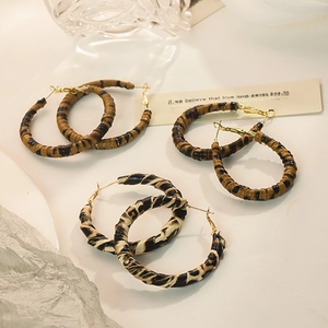 Exaggerated leopard print hoop earrings set with retro animal pattern fabric wrap