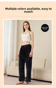 Détail du pantalon de détente noir en flanelle grande taille avec taille élastique