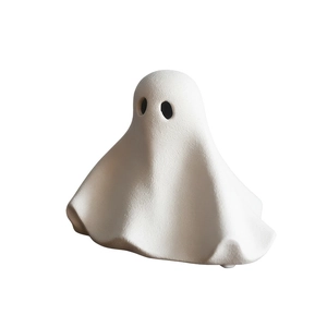 Minimalistisch wit keramisch spookbeeldje voor Halloween huisdecoratie en tafelsetting