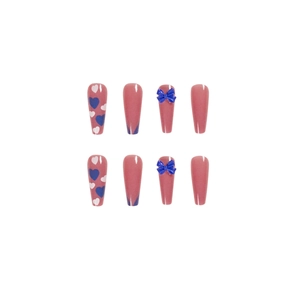 Faux ongles French rose et bleu avec nœuds papillons 3D et motifs de cœur