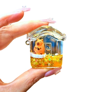 Cute house-shaped Capybara liquid quicksand keychain with golden star glitter and liquid filling