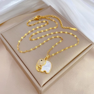 Luxurious elephant necklace in titanium steel with white shell and sparkling crystals