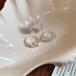 Bague ouverte en argent avec perle, zircon et motif fleur en émail coloré