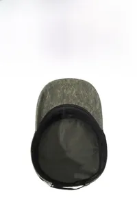 Vue intérieure d'une casquette militaire vintage avec doublure respirante mesh