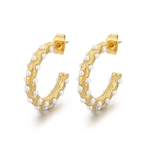 Vintage C-shaped stainless steel earrings with gold hammered texture and white pearls