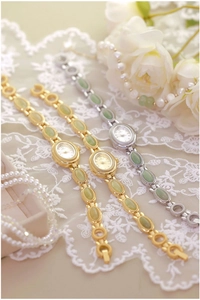 Retro women's chain watches featuring oval green gemstones and elegant metal links