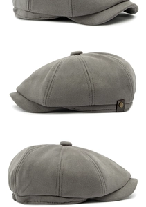 Detalle de gorra de vendedor de periódicos gris con etiqueta de cuero y hebilla dorada
