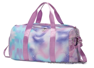 Gros plan du sac de voyage étanche imprimé galaxie avec compartiment à chaussures