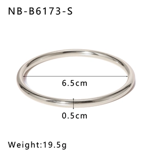 Detailed view of polished silver metal bangle with 6.5cm diameter and 0.5cm width