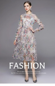 Toma completa de vestido floral de malla con manga larga y falda de volantes en capas