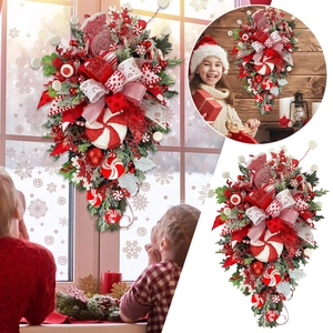 Couronne de Noël en forme de goutte rouge et blanc avec nœud festif et aiguilles de pin