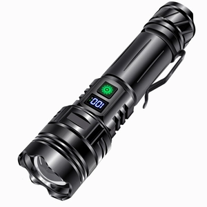 Torcia LED potente in alluminio nero con display digitale della batteria e clip